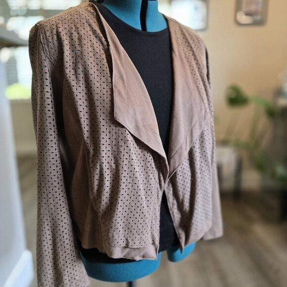 Effortless Elegance: Lysse Suede Jacket - Picture 3 of 6